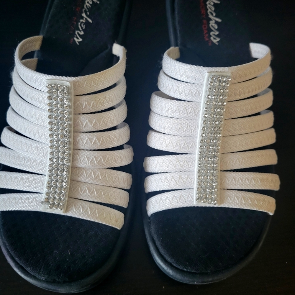 Sketchers White Rumblers Hotshot Size 8